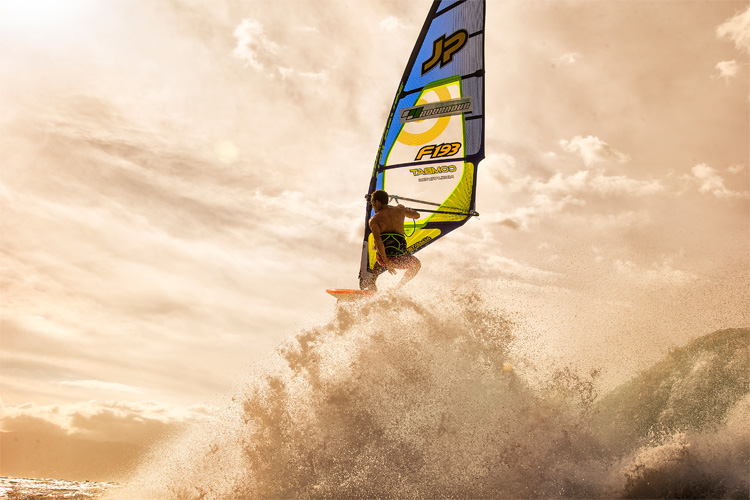 windsurfingwaves3