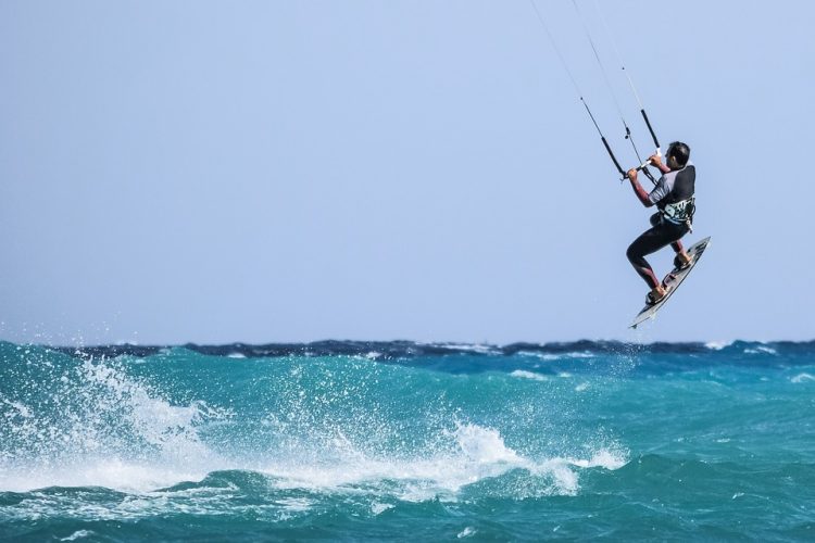 Περιπέτεια με kite surf στην Πύλο