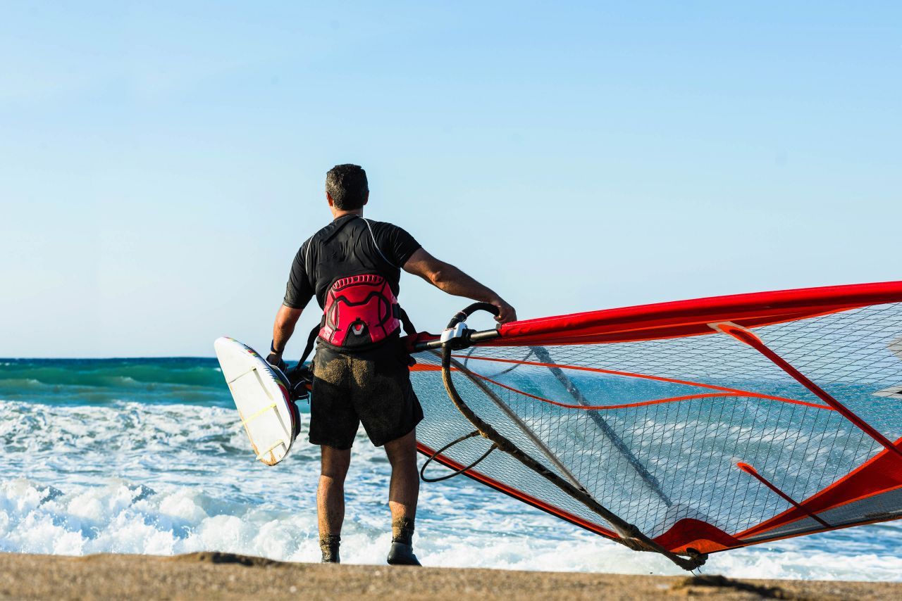 Παράταση των περιοριστικών μέτρων για το Windsurfing